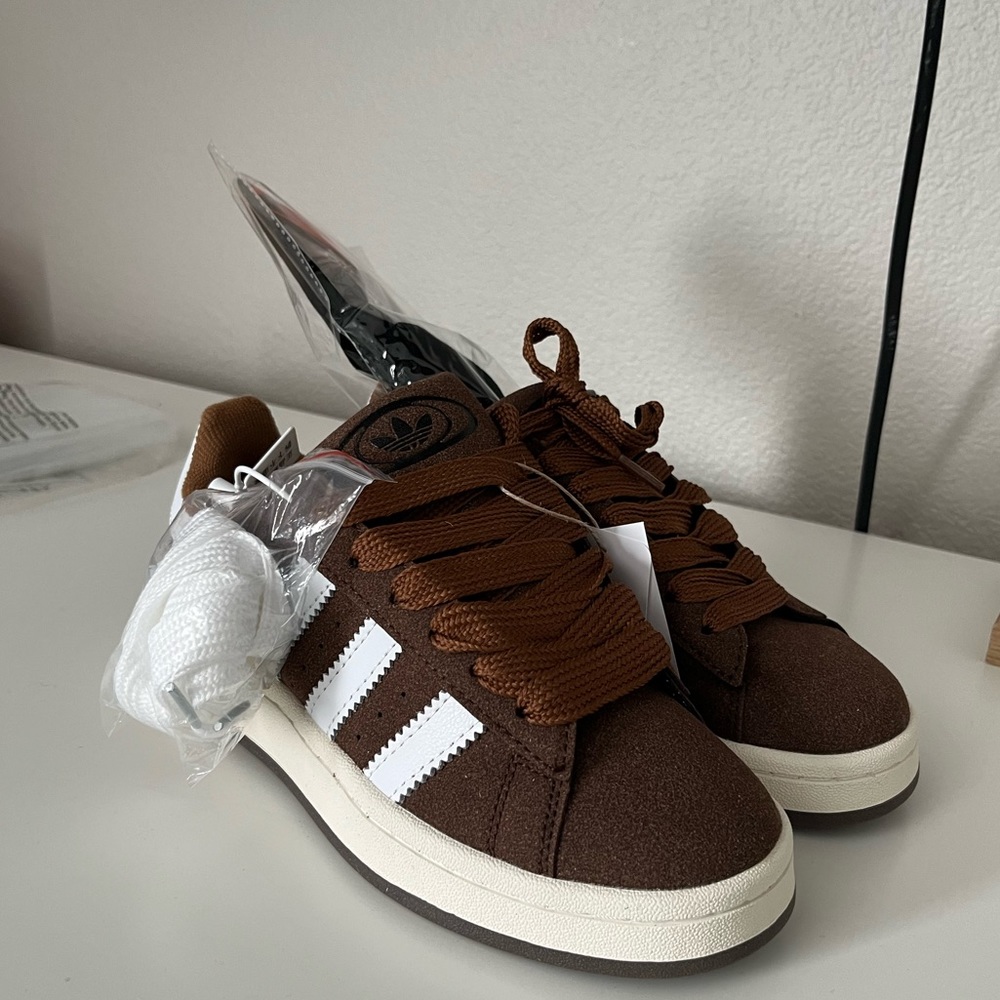 Adidas campus 00’s (MENS 5 1/2)***